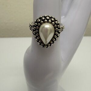 Elegant Silver and Pearl Ring